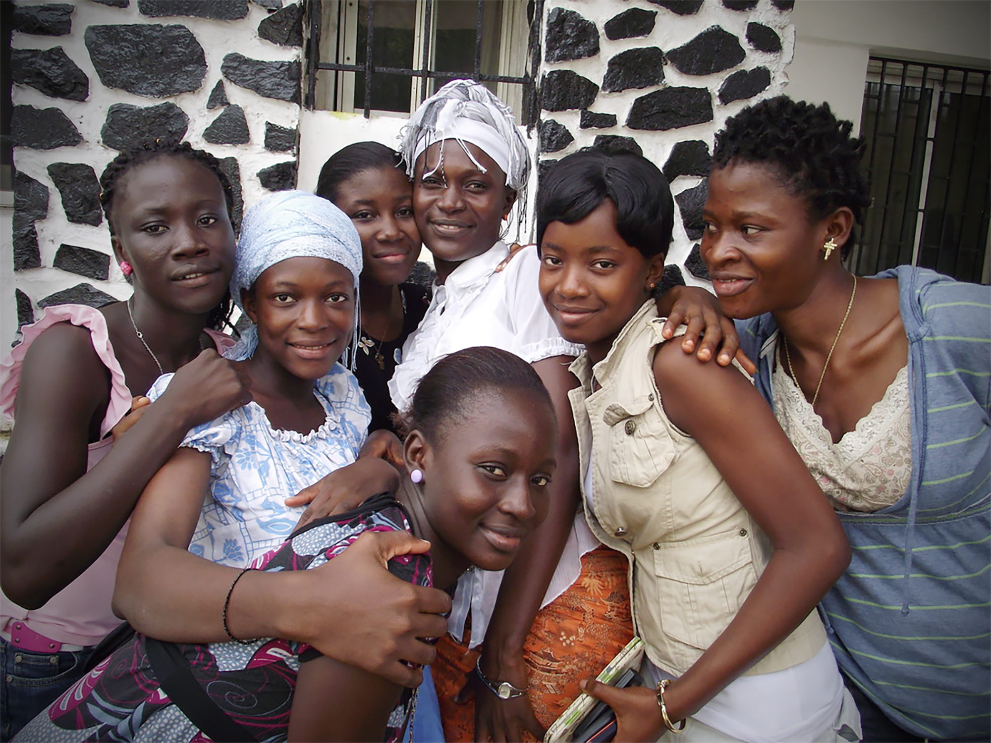 Sju leende kvinnor i Liberia 