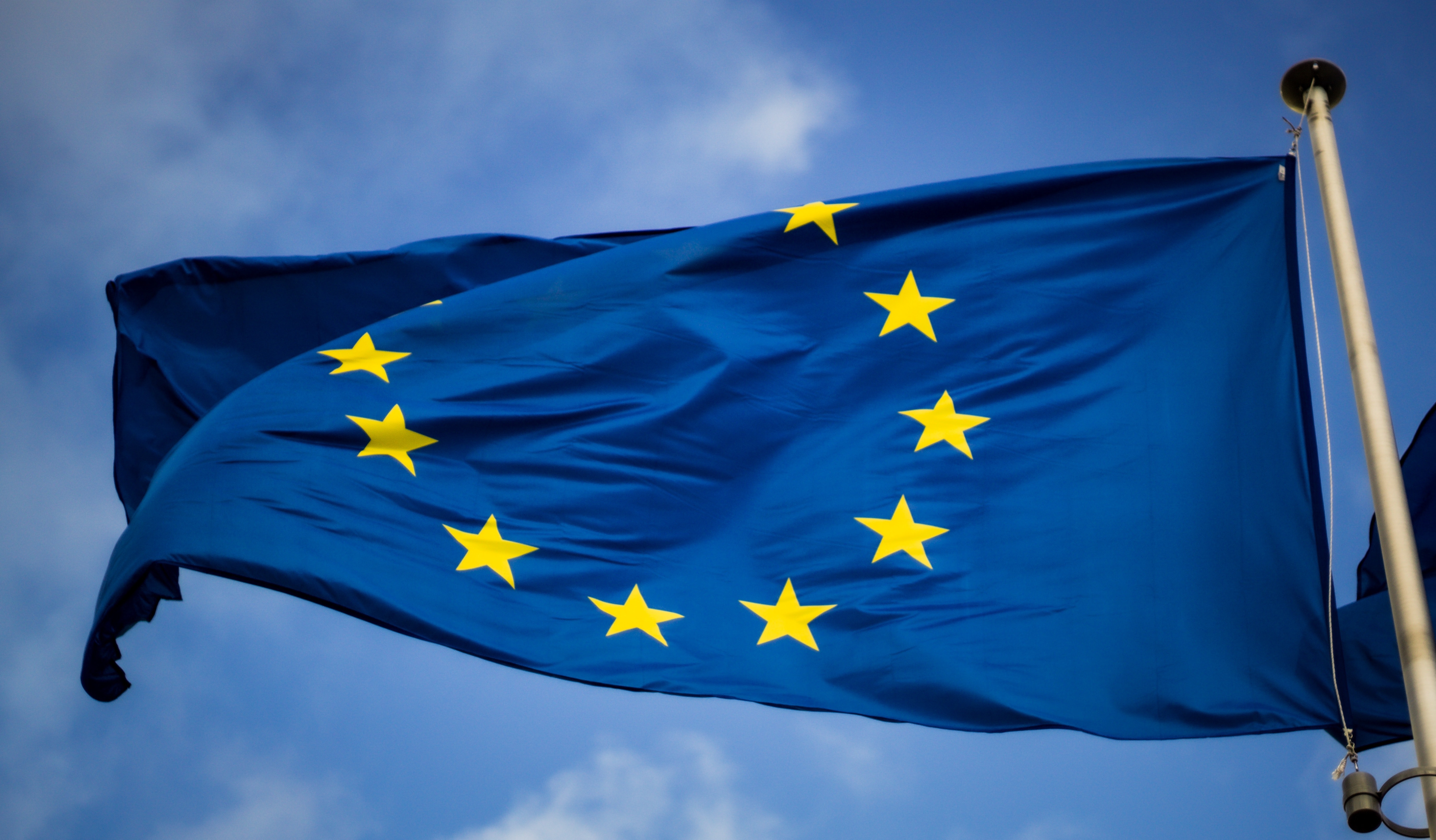 En vajande EU-flagga, foto 